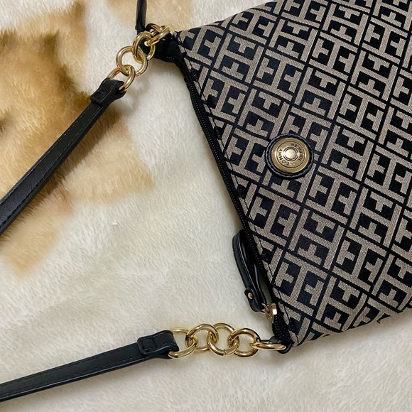 As new Authentic Tommy Hilfiger crossbody - Picture 5 of 6